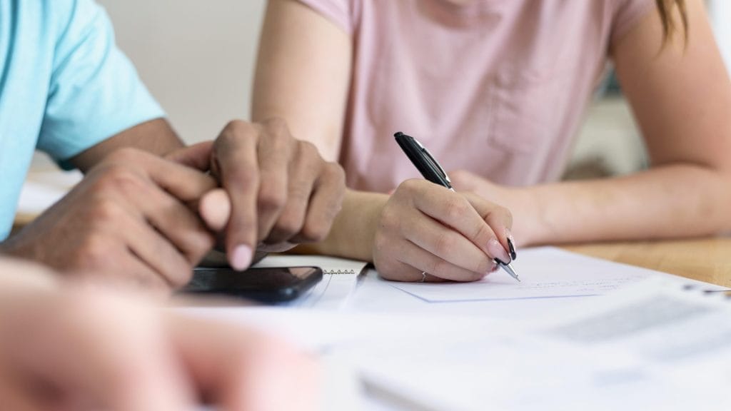 What You Need to Know About Student Loan Agreements 1 FreePikLoan