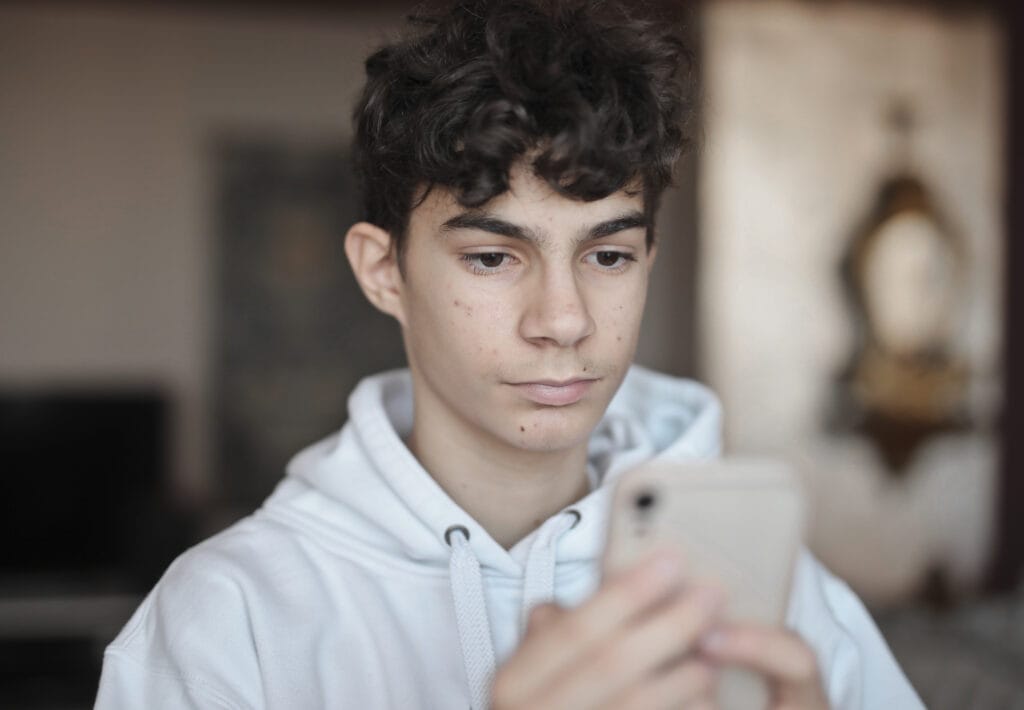 Faces Stolen by AI: What Parents Need to Know About Deepfakes 1 MagnificDeep